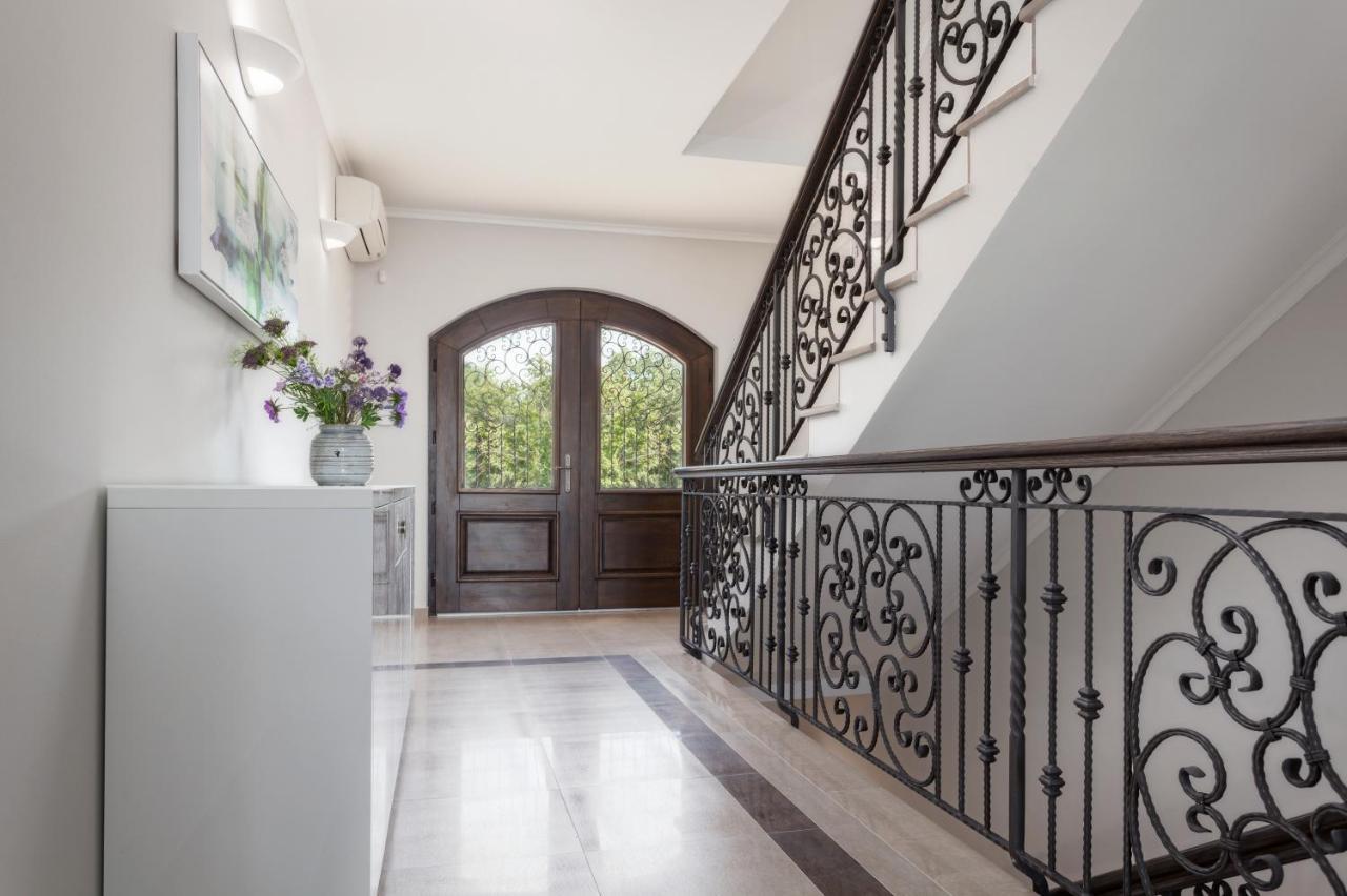 Luxury Apartments Vila Carissa Малинска Экстерьер фото