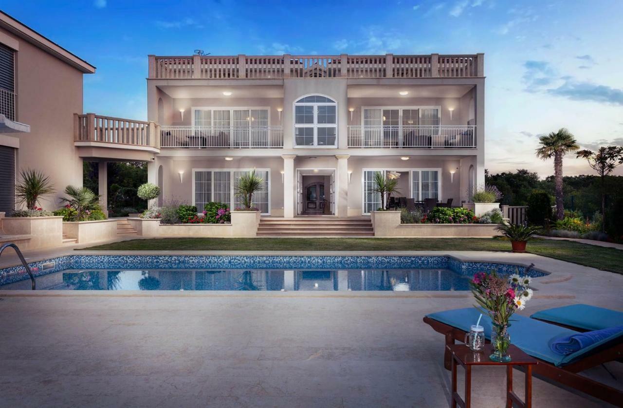 Luxury Apartments Vila Carissa Малинска Экстерьер фото