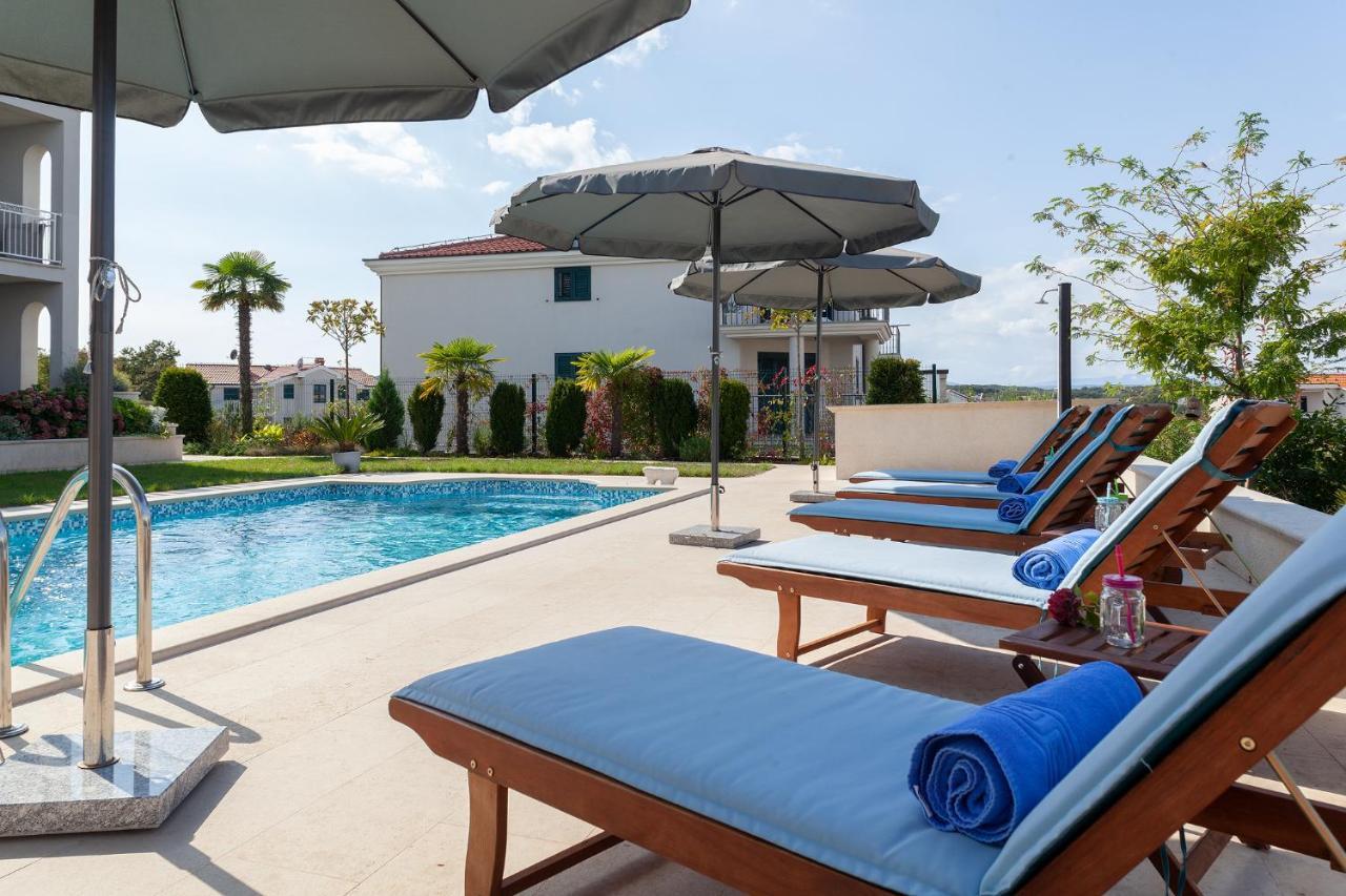 Luxury Apartments Vila Carissa Малинска Экстерьер фото